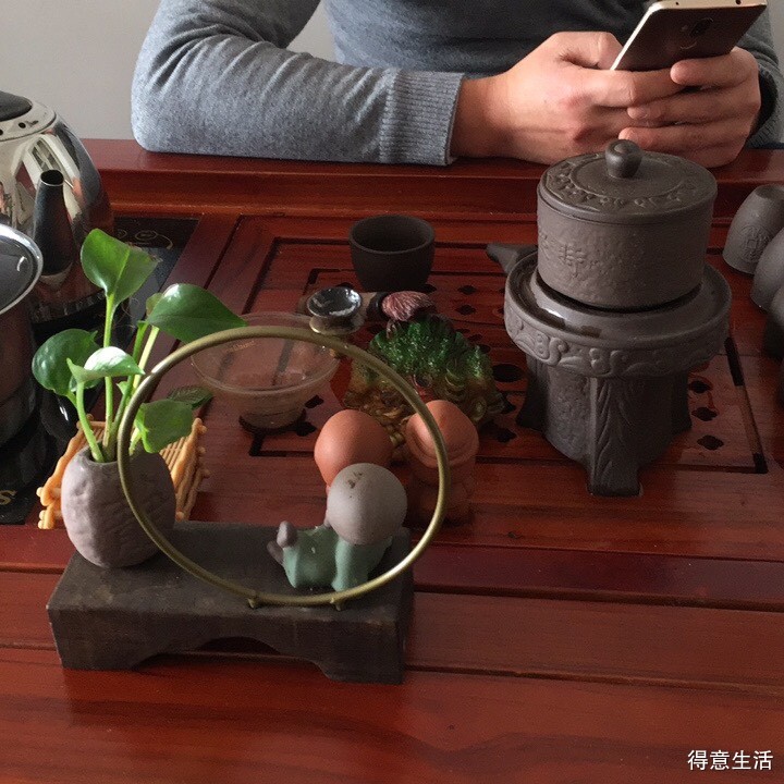 被老板叫过来喝茶……坐了半个小时,一句话也不说,我还如何是好?