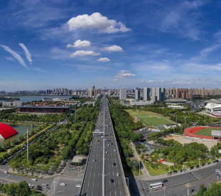 【得意看房直播】一座未来中心，再造中国车谷的城市文旅名片——房小宝带你实探！