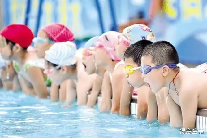 【青少年体育夏令营】40+游泳场馆免费开放！义务教育阶段的小朋友请看这里报名！